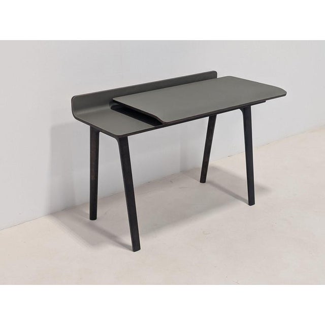 Breeze through your daily tasks with the beautiful Iren desk. Designed by Kensaku Oshiro for Made in Italy brand, Poltrona...