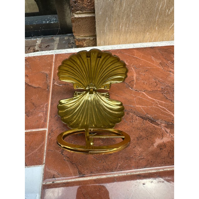 1970s Brass Seashell Compact With Latch For Sale - Image 4 of 5