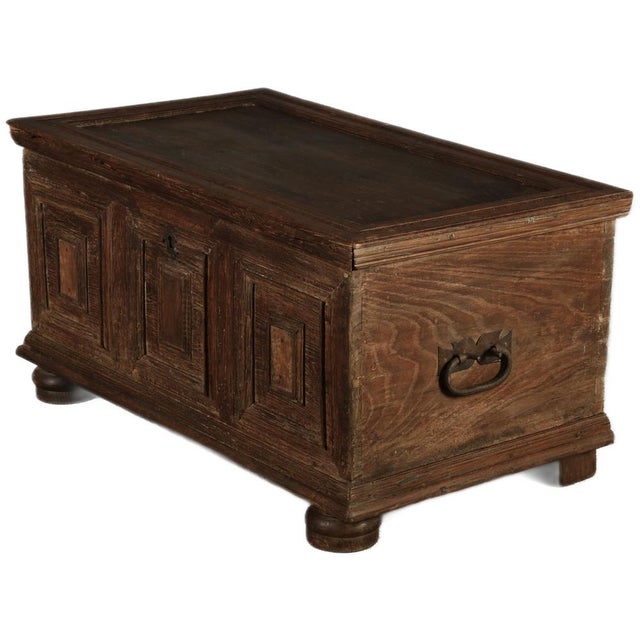 Baroque Antique Small Baroque Chest in Oak, 1750 For Sale - Image 3 of 18