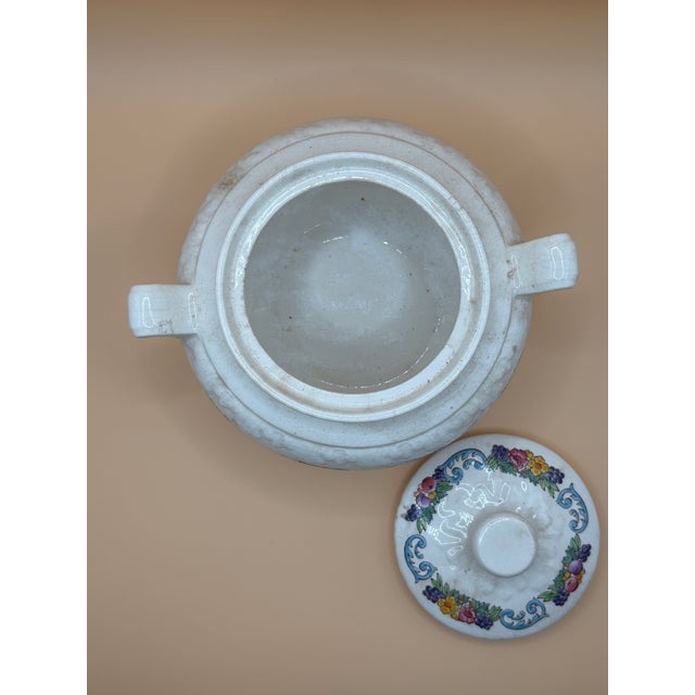 Rococo Vintage Wedgwood Braemar Covered Sugar Bowl – Corinthian Shape – England C. 1939 For Sale - Image 3 of 5