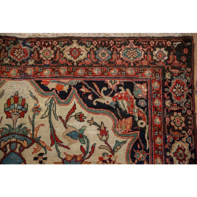1910s Antique Persian Farahan Sarouk Scalloped Medallion Wool Rug For Sale - Image 10 of 11