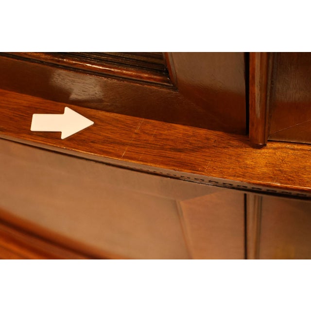 Late 20th Century Baker Georgian Style Mahogany Bowfront China Cabinet For Sale - Image 5 of 18