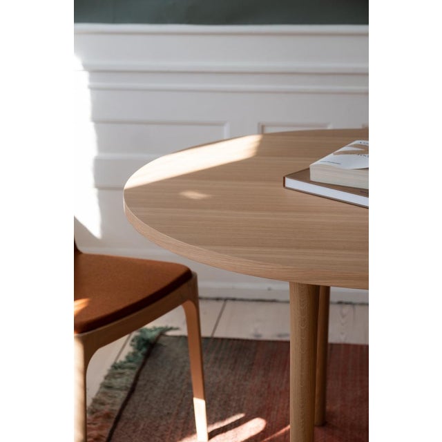 Wood Cast Minimalist Oval Dining Table in Walnut Wood by Pedro Sotomayor For Sale - Image 7 of 9