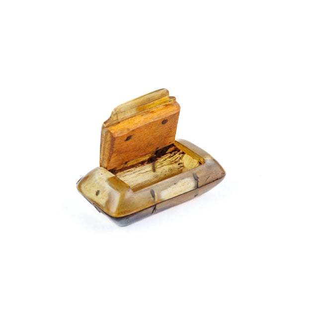 English Mid 19th Century Antique Horn Oval Covered Snuff Box With Removable Lid For Sale - Image 3 of 6