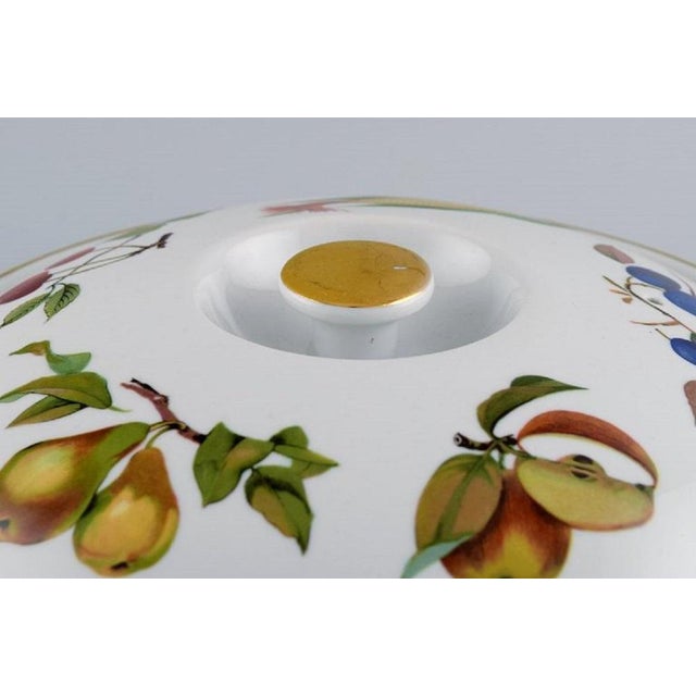England Evesham Lidded Tureen in Porcelain with Fruits from Royal Worcester, 1980s For Sale - Image 6 of 8