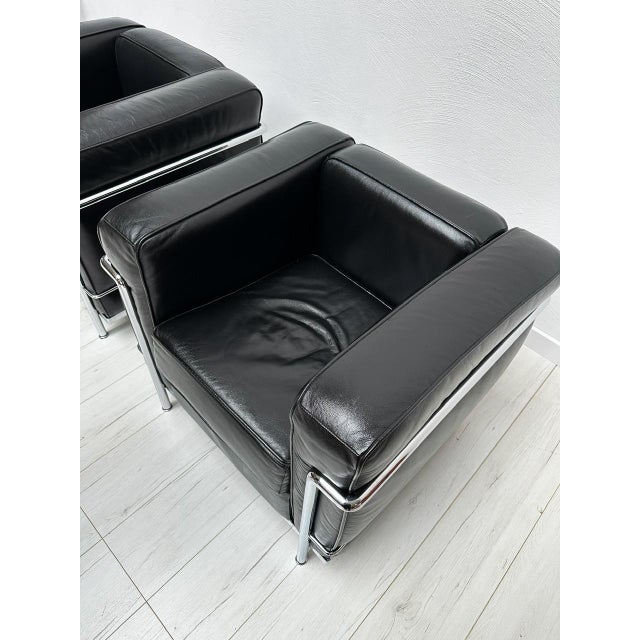 Cassina Vintage Black Leather LC2 Armchair by Le Corbusier & Charlotte Perriand for Cassina, 1990s For Sale - Image 4 of 15