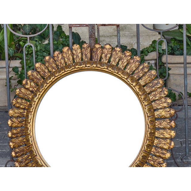 Giltwood Feathered Round Mirror with Radiating Frame, French, 1920s For Sale In Atlanta - Image 6 of 12