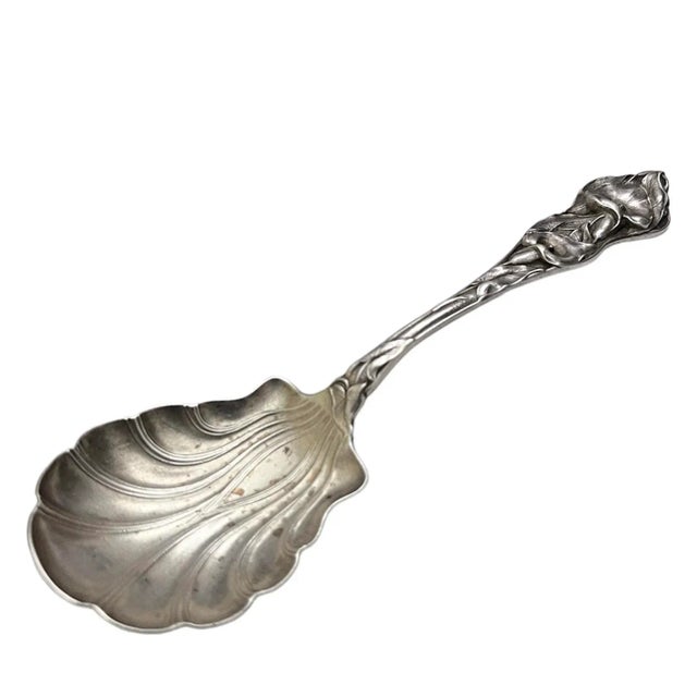 Add a classic touch to your table with this gorgeous jam spoon by Watson dating from the early 1900s. Nicely decorated...