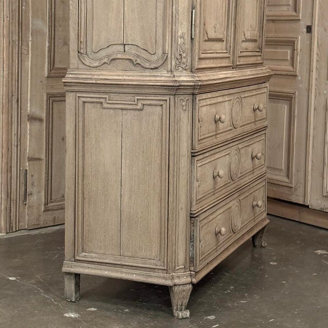 18th Century Liégeois Régence Period Stripped Oak Linen Press For Sale - Image 13 of 18