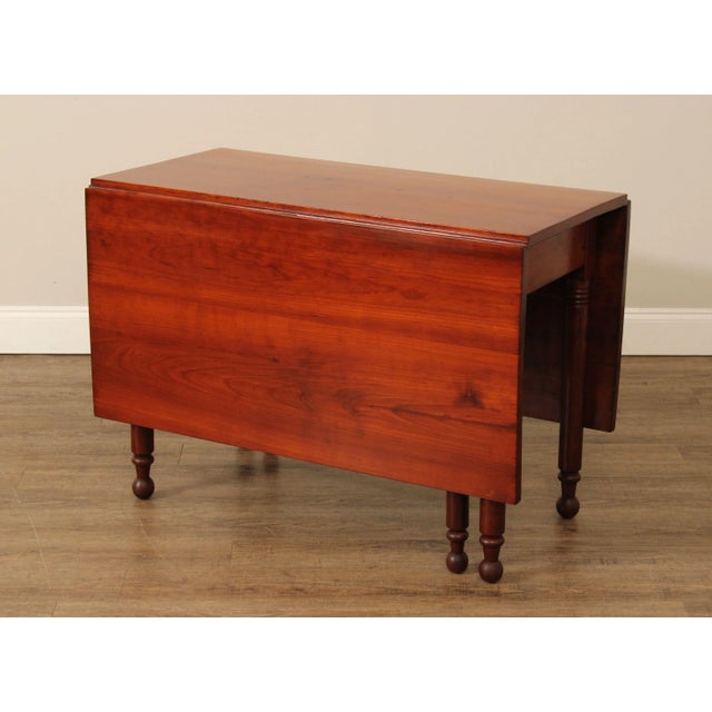 High Quality Antique Early 19th Century Gateleg Drop Leaf Dining Table on Turned Legs