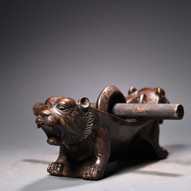 Late 19th Century Late 19th Century Asian Bronze Double Tiger Head Herb Grinder With Pestle For Sale - Image 5 of 9
