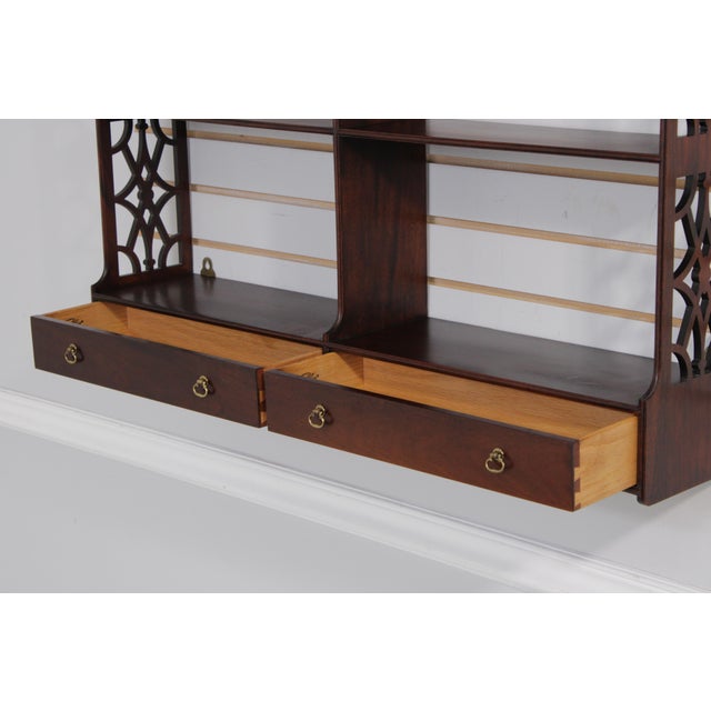 1990s Colonial Williamsburg Tradition House Mahogany Hanging Shelf For Sale - Image 5 of 14