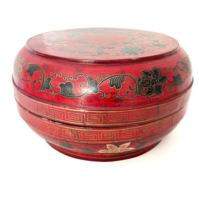 Large 14" Antique Chinese REd Lacquer Wedding Box For Sale In San Antonio - Image 6 of 16