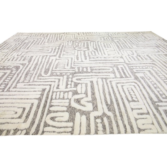 2020s Moroccan Style Gray & Ivory Handmade Oversize Abstract Wool Rug by Apadana For Sale - Image 5 of 8