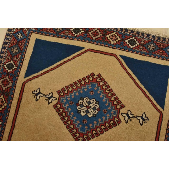 Yalameh Rug 2’9” X 4’2” Beige Wool Vintage Tribal Hand-Knotted Carpet For Sale In Philadelphia - Image 6 of 10