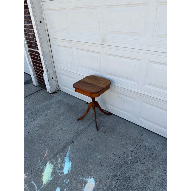 Traditional Vintage Federal Revival Wood Pedestal Side Table With Traditional Carved Details For Sale - Image 3 of 12