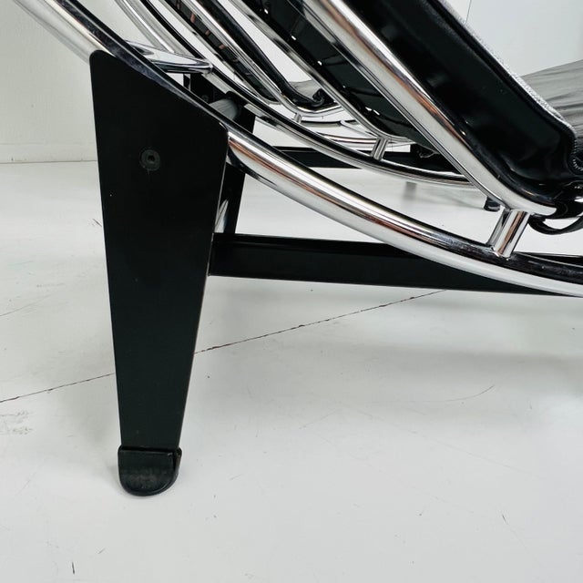 1970s Black Leather & Chrome Lounge in the Style of Le Corbusier For Sale - Image 11 of 12