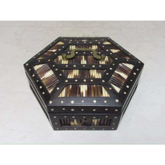 Anglo Indian Antique Anglo Indian Hexagonal Porcupine Quill Box For Sale - Image 4 of 11