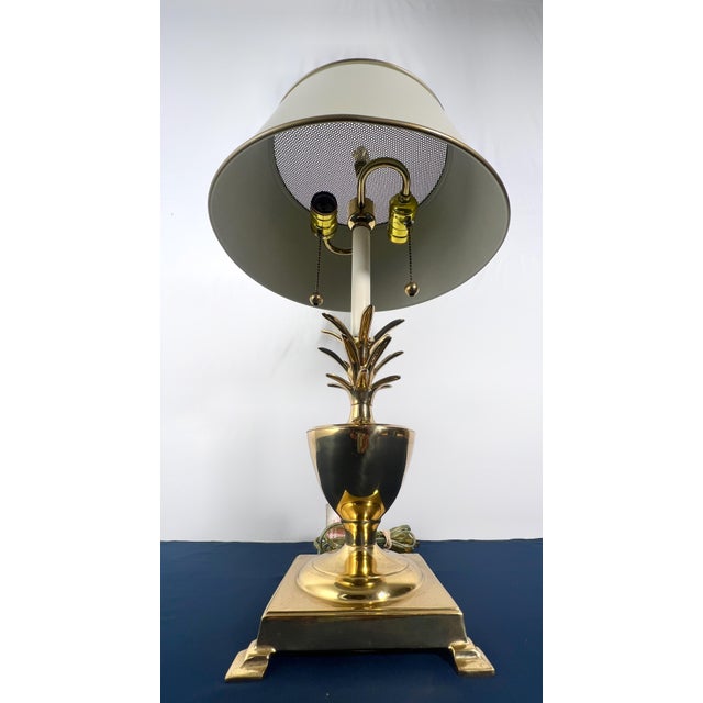 Mid-Century Modern Vintage Frederick Cooper Style Hollywood Regency Brass Pineapple Table Lamp With Diffuser Shade For Sale - Image 3 of 10