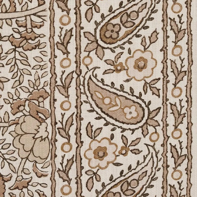 Schumacher Sample - Schumacher x Mark D. Sikes Daisy Indoor/Outdoor Fabric in Neutral For Sale - Image 4 of 6