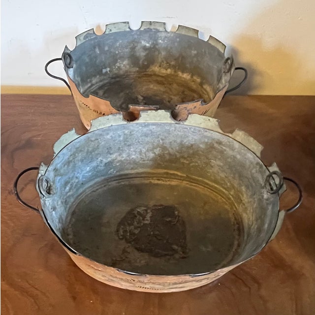 Antique Early 19th Century French Empire Tole Monteiths or Cachepot Jardinieres With a Garland of Gold Leaves on a Salmon Ground - A Pair For Sale - Image 11 of 17