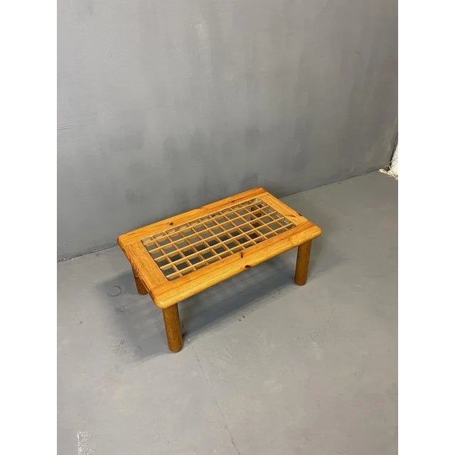 Very attractive pine coffee table in the style of Charlotte Perriand's designs for the famous ski resort of Les Arcs. With...
