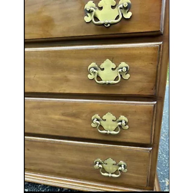 Willett Furniture 1950s Willett Furniture Company 4 Drawer Maple Bachelor's Chest Nightstand Side Table For Sale - Image 4 of 11