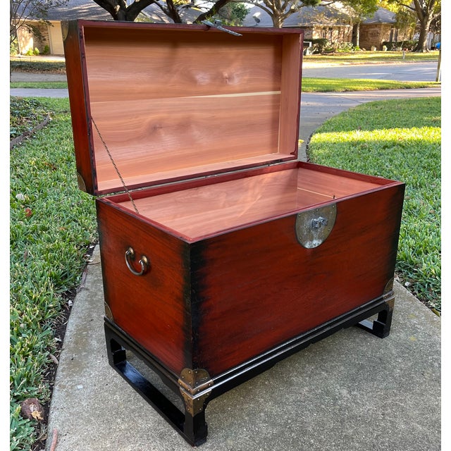 1970s Asian Inspired Cedar Lined Storage Trunk Side Table or Coffee Table For Sale In Dallas - Image 6 of 13