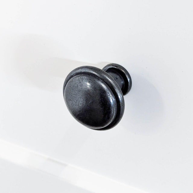 Wood Modus Paragon White 5-Drawer Dresser With Classic Black Knobs, Attributed For Sale - Image 7 of 10