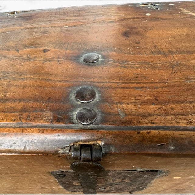 Antique 18th Century Wooden Trunk Coffer – Primitive Dovetail Chest For Sale - Image 4 of 16