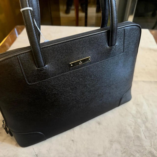 Contemporary A 1990s Gucci Black Textured Leather and Brass Hardware Shoulder Bag For Sale - Image 3 of 14