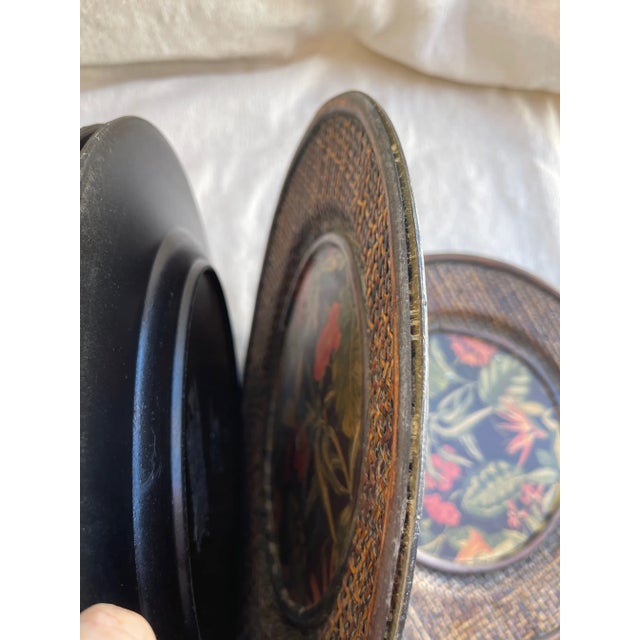 Set of 8 Woven Rattan & Tropical Print Plate Chargers For Sale In Palm Springs - Image 6 of 7