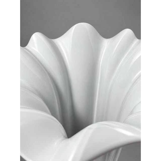 Hutschenreuther German White Porcelain Fluted Floor Vase, 20th Century For Sale In Providence - Image 6 of 8