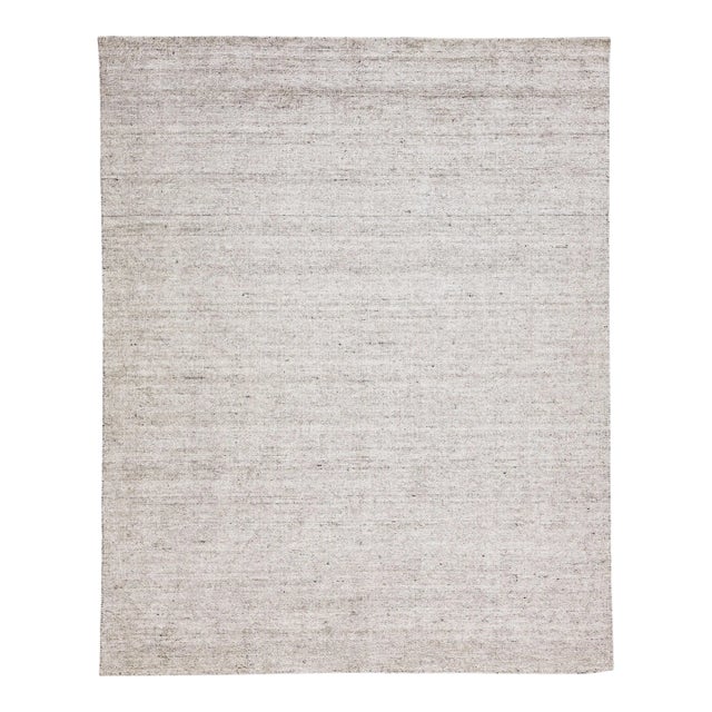 Modern Apadana's Groove Light Gray Handmade Bamboo/Silk Rug With Solid Design For Sale