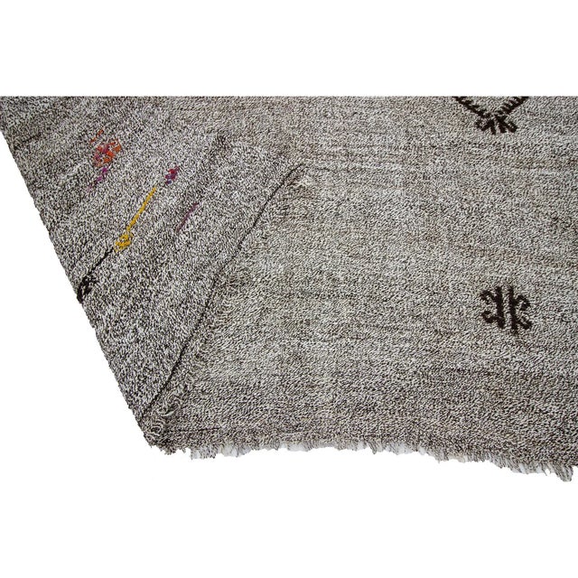 Mid 20th Century 1960s Vintage Gray Kilim Rug- 5′8″ × 9′10″ For Sale - Image 5 of 7
