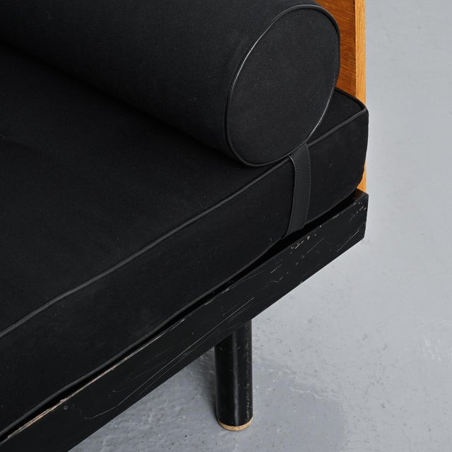 Metal SCAL Daybed by Jean Prouvé for Steph Simon, circa 1960 For Sale - Image 7 of 12