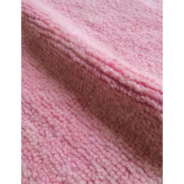 Mid-Century Modern Solid Pink Moroccan Rug - 8.3 X 5 Ft For Sale - Image 3 of 8