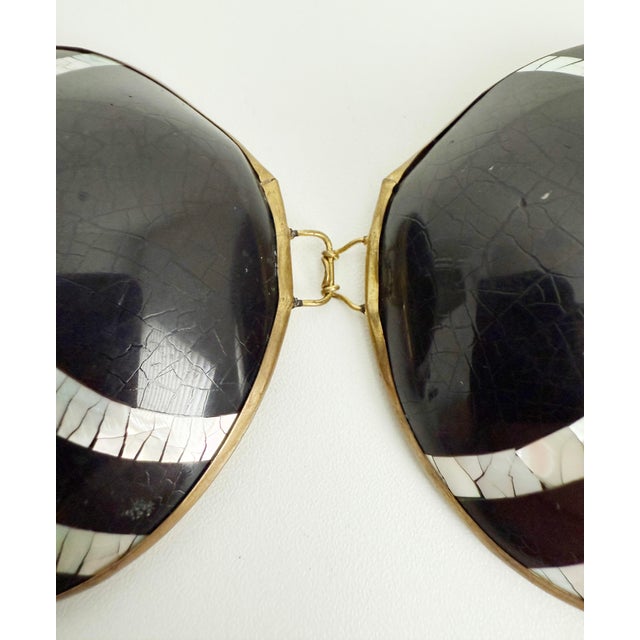 Shell Clam Shell Box, Lacquered Shell and Abalone Inlay, 1960s For Sale - Image 7 of 8