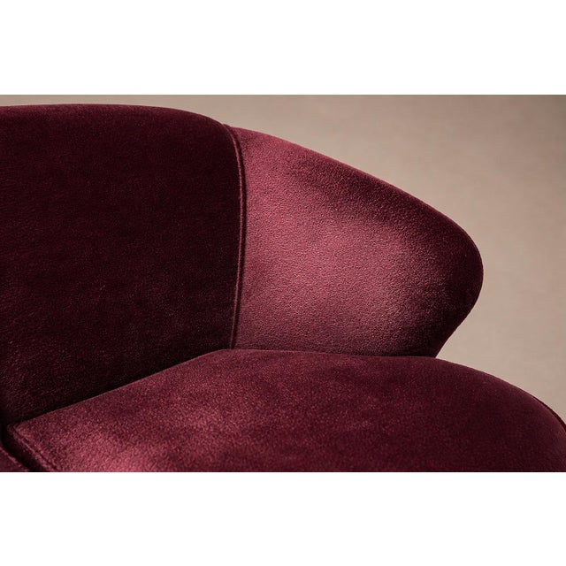 Mid-Century Modern “Concha” Sofa in Plum Mohair Velvet, Joaquim Tenreiro, Brazil, 1960s For Sale - Image 3 of 14