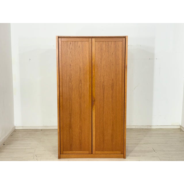High-quality wardrobe made of genuine teak wood, bringing Scandinavian elegance directly to your bedroom. This Danish...
