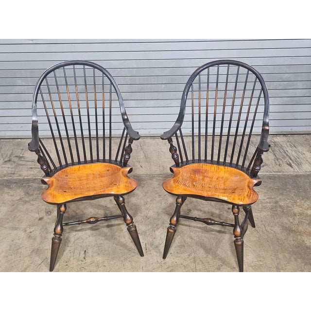 American Pair of Late 20th Century Tiger Maple & Black Continuous Windsor Arm Chairs Bench Made For Sale - Image 3 of 11