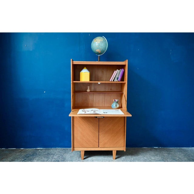 This 1950s-1960s secretary desk is bright, warm, and even cheerful! It immediately captivates with its light oak veneer...
