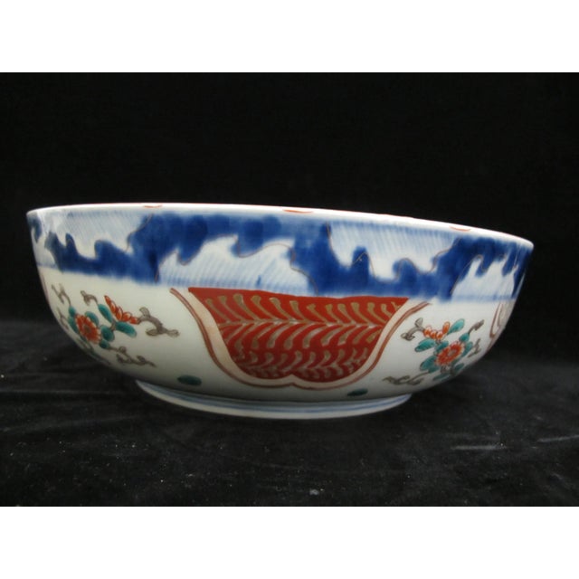 Early 20th Century Japanese Gilt Arita Imari Porcelain Year of the Water Rabbit 10" Serving Bowl For Sale - Image 5 of 8