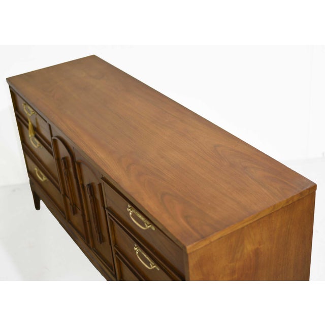 1960s Mid Century Modern Walnut Dresser by United Furniture For Sale - Image 12 of 15