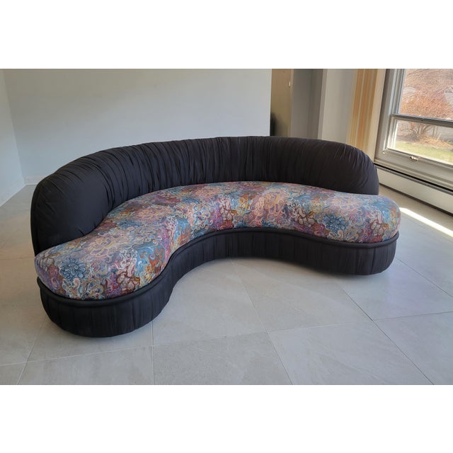 1980s 1980s Postmodern Curved Sofa – 92” – In the Style of Preview / Directional – Sculptural Serpentine Form For Sale - Image 5 of 6