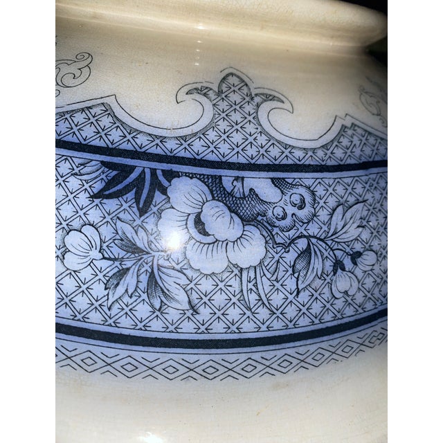 Antique Japanese Imari Ware Round Bowl With Floral Motifs and Scalloped Rim. For Sale In Miami - Image 6 of 12
