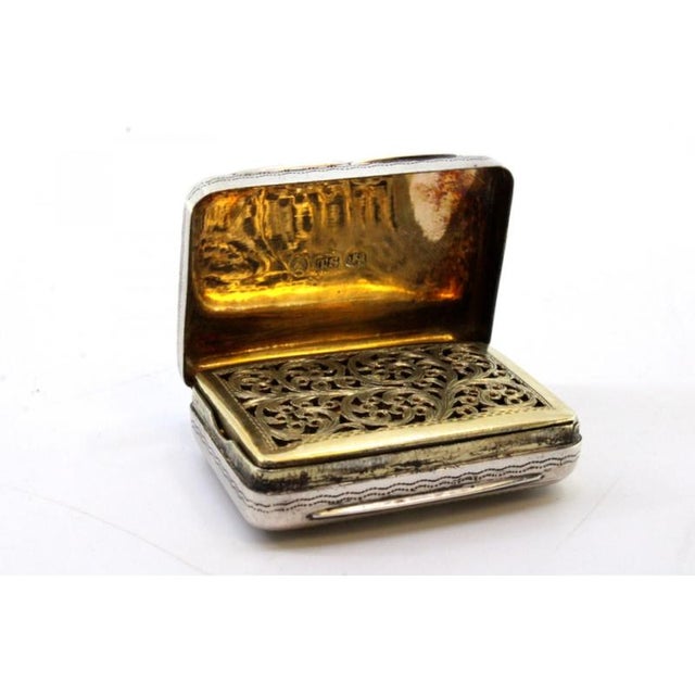 Reign of George IV Gold and Paw Vinaigrette Box For Sale - Image 5 of 9