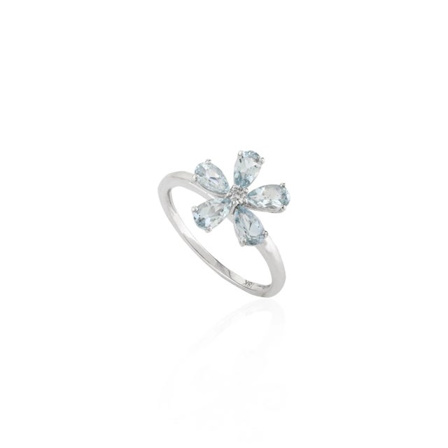 English Natural Aquamarine Diamond Spring Flower Ring in 18k Gold for Her Size 7 For Sale - Image 3 of 14