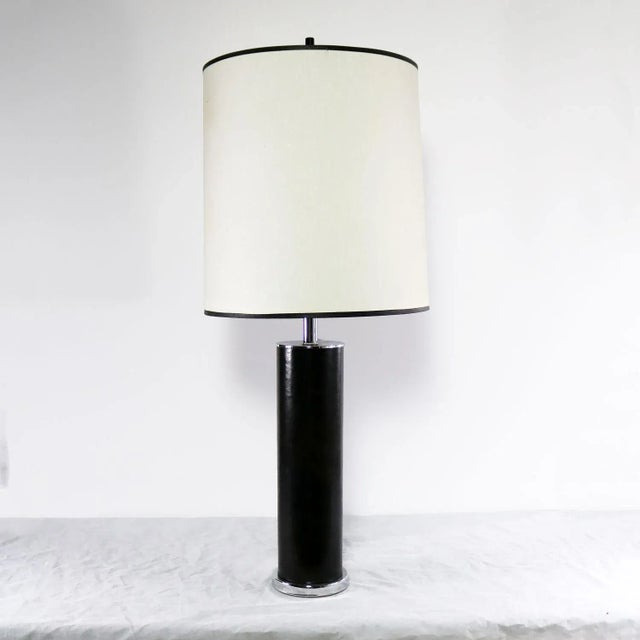 Mid 20th Century Chrome & Black Faux Leather International Style Cylindrical Table Lamp After Walter Von Nessen For Sale - Image 13 of 13