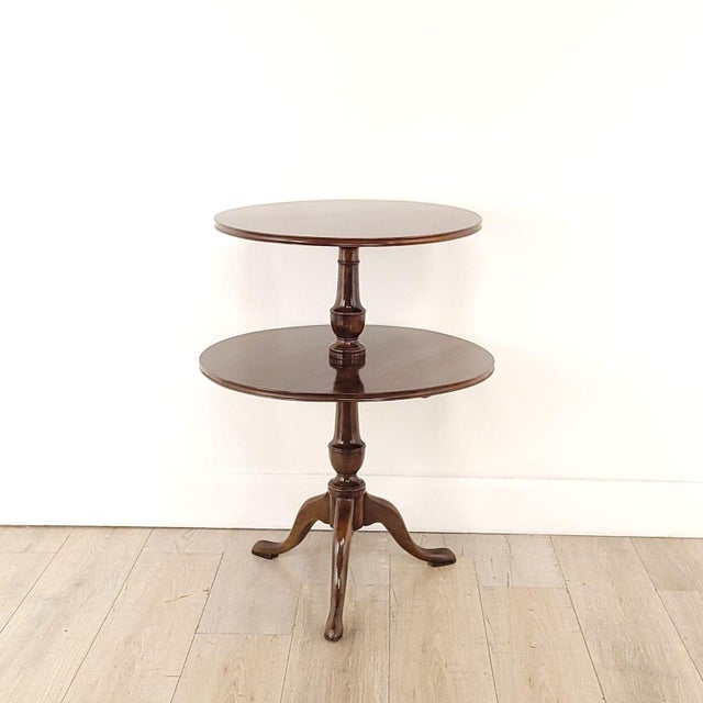 A classic Georgian mahogany serving pedestal table / dumbwaiter, 19th century or earlier.